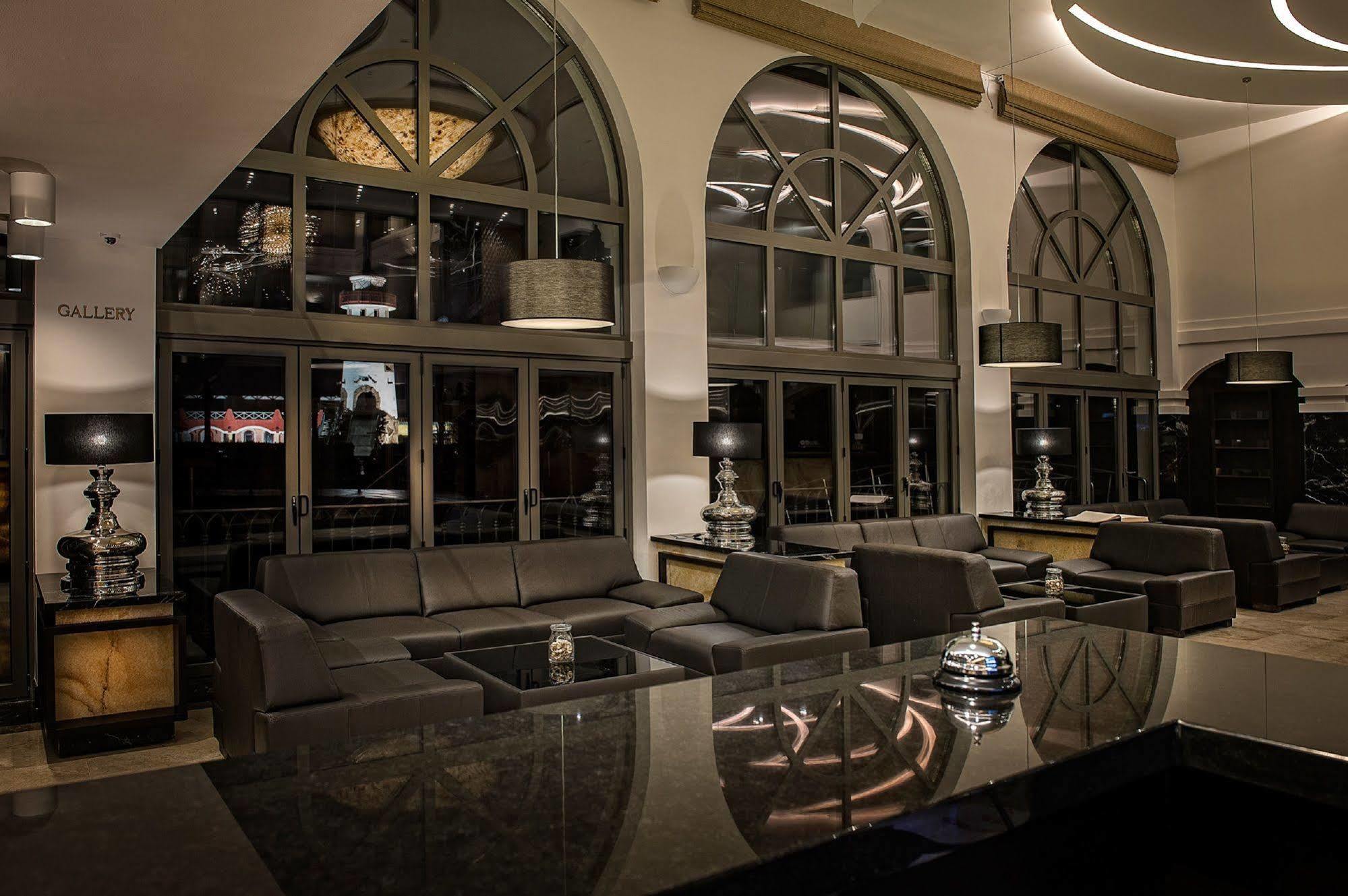 Villa Plaza Boutique Hotel & Spa เปรเชา ภายนอก รูปภาพ