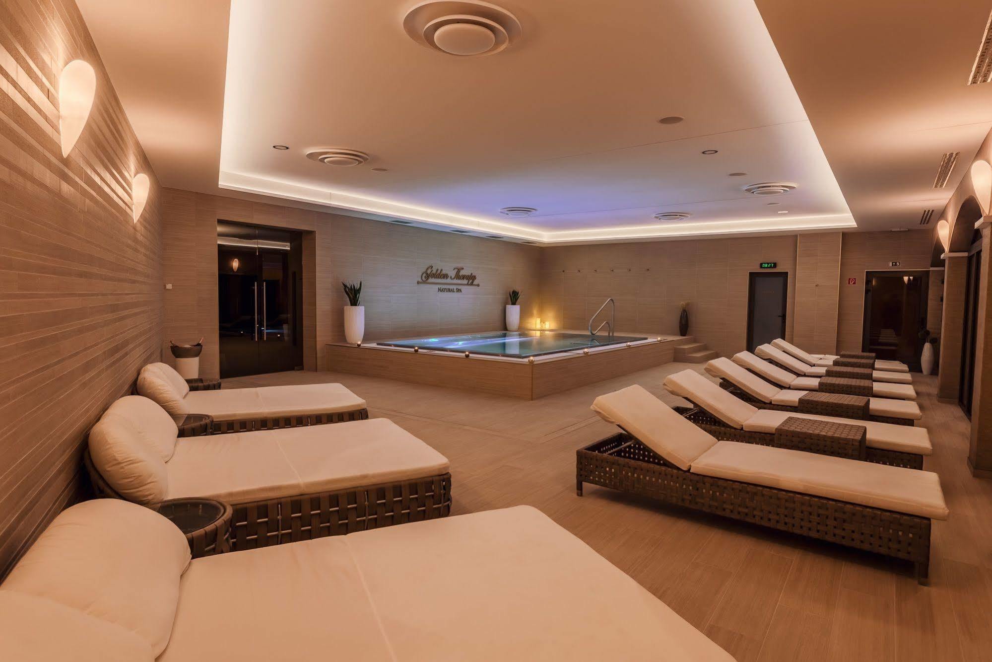 Villa Plaza Boutique Hotel & Spa เปรเชา ภายนอก รูปภาพ